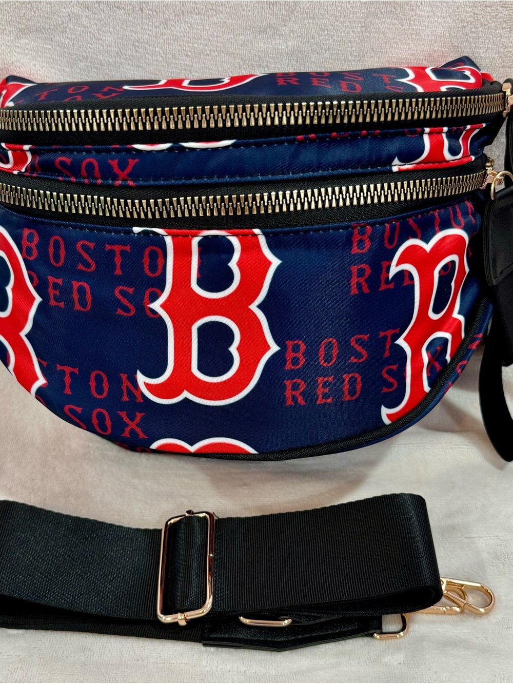 New Boston Red Sox Navy & Red Crossbody w/ long strap size inclusive